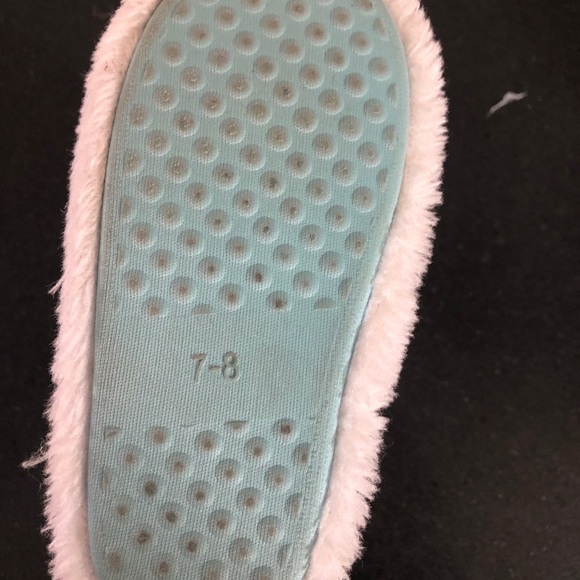 Toddler Elsa and Anna slippers - Picture 4 of 4